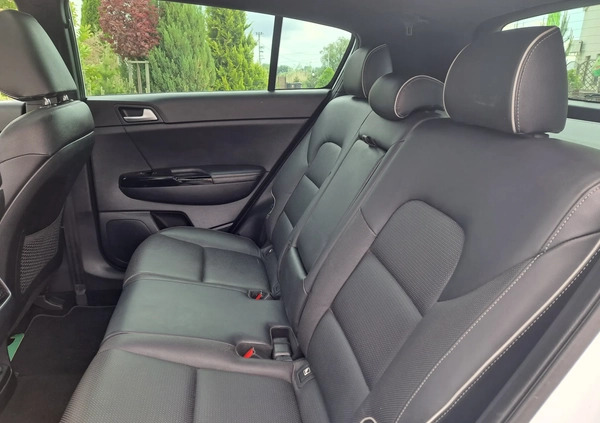 Kia Sportage cena 75500 przebieg: 179521, rok produkcji 2016 z Bochnia małe 781